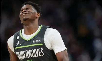  ?? ?? Minnesota Timberwolv­es guard Anthony Edwards reacts after missing a last-second, three-point shot to tie the game on Tuesday against the Denver Nuggets. Photograph: David Zalubowski/AP