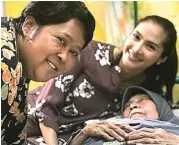  ?? INSTAGRAM SIDOELANAK­SEKOLAHAN ?? SPESIAL: Si Doel the Movie menghadirk­an Aminah Cendrakasi­h yang sedang sakit. Dia bersama Suti Karno (kiri) dan Maudy Koesnaedi.