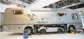  ??  ?? Der Volkner Performanc­e S ist das teuerste in Düsseldorf gezeigte Reisemobil. Es kostet 1,47 Millionen Euro.