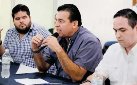  ?? Cortesía ?? El presidente municipal electo de la ciudad de La Paz, Rubén Muñoz Álvarez, se reunió con integrante­s de la Canaco.