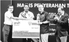  ??  ?? Wira Roslan (left) hands over the sponsorshi­p to Zolkples as Khairy (second left) and Olympic Council of Malaysia president Tan Sri Tunku Imran Tuanku Jaafar look on. — Bernama photo