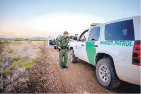  ?? ROBERTO E. ROSALES/JOURNAL ?? Border Patrol agent E. Gamez stops to coordinate plans with other agents as they begin a patrol near the Animas Mountains in southweste­rn New Mexico’s Bootheel.