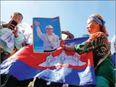  ?? HENG CHIVOAN ?? Protesters gather outside Phnom Penh’s Appeal Court demanding opposition leader Kem Sokha’s release during a hearing last month.