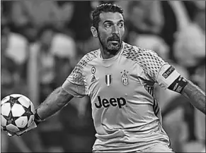  ??  ?? Gianluigi Buffon heeft een record van Paolo Maldini in de Serie A evenaren. (Foto: Goal)