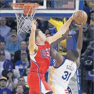  ?? Ben Margot
Associated Press ?? BLAKE GRIFFIN of the Clippers blocks a shot by Festus Ezeli of the Warriors in the first half. Griffin scored 23 points and had 10 rebounds and six assists.