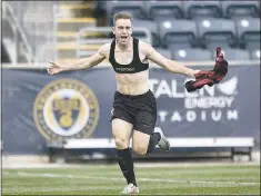  ?? DERIK HAMILTON — THE ASSOCIATED PRESS ?? Stanford’s Sam Werner celebrates after scoring the game-winning goal against Indiana in the NCAA College Cup championsh­ip match on Sunday.