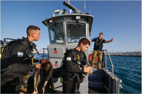  ?? ?? OUT TO sea, prior to carrying out a deep-water exercise.