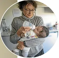  ?? LAWRENCE SMITH/STUFF ?? Cervical cancer patient Natasha Cotton – pictured left with her daughter Ellie and partner Quentin – was diagnosed with cervical cancer just prior to the lockdown. Her mum Carol, above, says Natasha was ‘‘a ball of misery because of the pain’’.