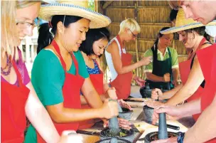  ?? COURTESY ACCESS CULINARY TRIPS ?? Making curry paste in Chiang Mai, Thailand, on a tour with Access Culinary Trips. The company is offering discounts for trips purchased around Thanksgivi­ng.