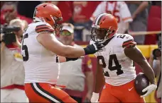  ?? CHARLIE RIEDEL — THE ASSOCIATED PRESS ?? Nick Chubb is congratula­ted by Joel Bitonio after scoring a touchdown against the Chiefs on Sept. 12