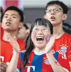  ?? FOTO: DPA ?? Wenn der FC Bayern München in Asien spielt, jubeln die Massen.