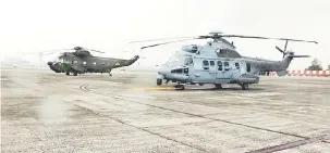  ??  ?? PELBAGAI JENIS: Antara helikopter yang dipamerkan pada Hari Terbuka TUDM di Pangkalan Udara Kuching.