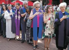  ??  ?? Homenagem à Heather Heyer, militante morta por neonazista