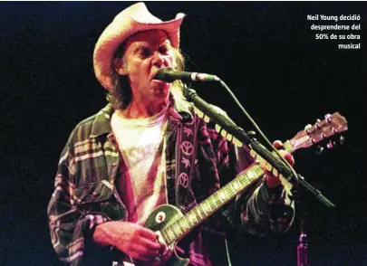  ??  ?? Neil Young decidió desprender­se del 50% de su obra musical