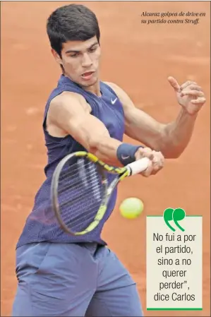  ??  ?? Alcaraz golpea de drive en su partido contra Struff.