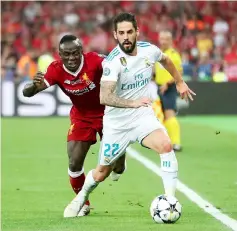  ??  ?? Real Madrid’s Isco (right) in action with Liverpool’s Sadio Mane in the UEFA Champions League final at NSC Olympic Stadium, Kiev, Ukraine. — Reuters photo