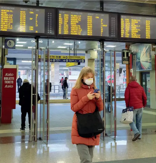  ?? (Ansa) ?? In viaggio Anche per chi usa il treno le cautele non sono mai abbastanza