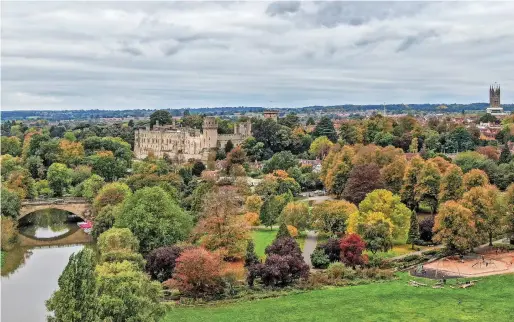  ?? ?? Warwick Castle as summer growth gives way to autumn colours. Low pressure is expected in coming days bringing with it autumnal weather...