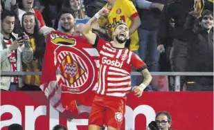  ?? //AFP ?? Taty Castellano­s, celebrando uno de sus cuatro goles ante el Madrid