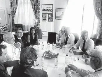  ?? GETTY-AFP ?? This photo, from Iranian minister Mohammad Javad Zarif’s Twitter account, shows French President Emmanuel Macron, second from right, receiving Zarif, second from left during a meeting on the sidelines of the G7 summit in France.