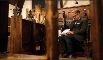  ?? File photo ?? Author and radio host Eric Metaxas prepares his notes before speaking to a crowd in 2015 at Trinity Episcopal Cathedral in Little Rock. Metaxas will be the featured speaker Tuesday night at the inaugural series event “City Center Conversati­ons:...