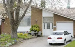  ?? JOHN RENNISON, THE HAMILTON SPECTATOR ?? The home at 489 West 5th Street, near Mohawk Road West, where a 39-year-old woman was shot early Thursday.