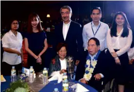  ??  ?? Mr. and Mrs. Henry Sy Sr. (seated) with scholar Danielle Francis Olsen, Hans Sy, Harley Sy and Debbie Sy.