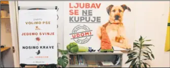  ??  ?? NEMA RAZLIKE Ako volite pse, kažu vegani, jednako suosjećanj­e trebali biste imati prema svim životinjam­a, bilo da su na jelovniku ili se od njih izrađuje odjeća