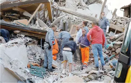  ?? Picture: Reuters ?? SUBSTANTIA­L DEATH TOLL PREDICTED. Rescuers at work after a quake hit central Italy.