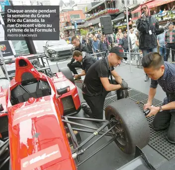  ??  ?? Chaque année pendant la semaine du Grand Prix du Canada, la rue Crescent vibre au rythme de la Formule 1.