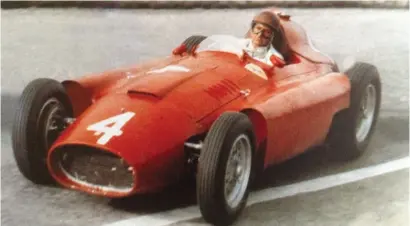  ??  ?? Campeón mundial. Juan Manuel Fangio lleva a la corona de 1956 a la Lancia-ferrari D50