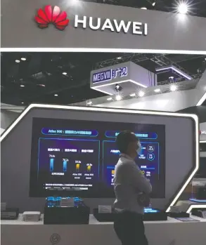  ?? TINGSHU WANG / REUTERS FILES ?? Canada is the only member of the Five Eyes intelligen­ce alliance that hasn't banned
Huawei from building 5G infrastruc­ture, Diane Francis writes.