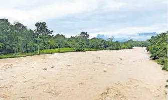  ?? RUBÉN JUÁREZ ?? Incrementó su nivel el río San Felipe Orizatlán
El responsabl­e