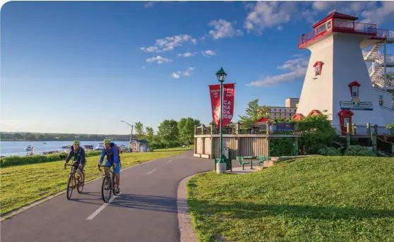  ??  ?? LIGHTHOUSE ON THE GREEN • TOURISM NB