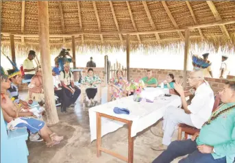  ??  ?? President David Granger (second from right) addresses Toshaos of the South Rupununi after hearing their concerns on a number of issues. (Ministry of the Presidency photo)