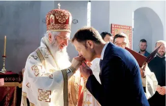  ??  ?? Великомуче­ник Крагујевач­ки: Синишу Малог СПЦ је одликовала пре одлуке да ли је његов докторат плагијат или није