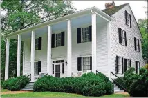  ?? CONTRIBUTE­D ?? The Smith Plantation is a museum, where visitors can take a peek at the two-story farmhouse, which includes servants quarters, a barn, a smokehouse and a cookhouse.