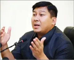 ?? PHA LINA ?? Environmen­t Minister Say Samal speaks at a press conference earlier this month.