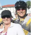  ??  ?? Suzanne and Mark Vickers. Mark and his kids will ride in the Enbridge Ride to Conquer Cancer as a tribute to Suzanne, who died of cancer.