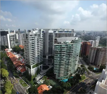  ?? PHOTOS: SAMUEL ISAAC CHUA/THE EDGE SINGAPORE ?? A unit at The Vermont on Cairnhill was sold at a $197,000 loss on Feb 16