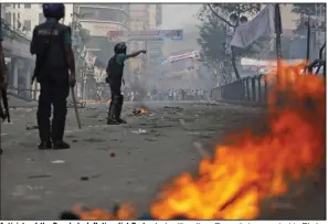  ?? (AP/Mahmud Hossain Opu) ?? Activists of the Bangladesh Nationalis­t Party clash with police officers during a protest in Dhaka, Bangladesh, on Saturday.