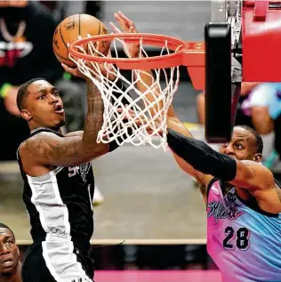  ?? Lynne Sladky / Associated Press ?? Guard Lonnie Walker IV scored eight points in the final three minutes in Friday night’s victory over Sacramento that snapped a five-game skid and moved the Spurs closer to landing a play-in spot.