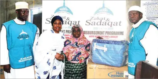  ??  ?? L- R: Olusesi Tajudeen; Alhaja Suwebat Kupolati; beneficiar­y of deep freezer, Mrs. Shittu Kudirat, and Alhaji Ahmed Olanrewaju, during the NASFAT Lagos zone one Ramadan lecture/ NAZAS empowernme­nt programme in Lagos