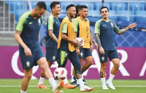  ?? AFP ?? Brazil’s forward Neymar (third from left) and teammates take part in a training session at the Samara Arena on the eve of their Round of 16 match against Mexico.