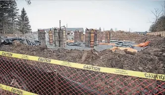  ?? BOB TYMCZYSZYN THE ST. CATHARINES STANDARD ?? New townhouse developmen­t at 30 Power Glen is one of the new projects the city issued building permits for in 2017. The project is an $8.6-million developmen­t in St. Catharines.