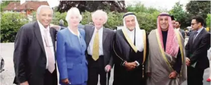  ??  ?? OXFORD: Kuwait’s Sheikh Dr Mohammad Sabah Al-Salem Al-Sabah (right) and other officials attend the opening ceremony of the OCIS new building. — KUNA