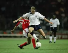  ??  ?? RIGHT Geoff Thomas playing for England against the Soviet Union in 1991