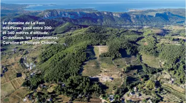  ??  ?? Le domaine de La Font des Pères, posé entre 200 et 340 mètres d’altitude. Ci-dessous, les propriétai­res, Caroline et Philippe Chauvin.