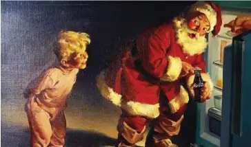  ??  ?? Una sorpresa rinfrescan­te (1959), illustrazi­one di Haddon Sundblom per la campagna Coca-Cola: per la prima volta Babbo Natale non è l’unico soggetto (a sinistra, un drone)