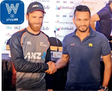  ?? PIC BY WARUNA WANNIARACH­CHI ?? Sri Lanka Skipper Dimuth Karunaratn­e (right) with New Zealand Captain Kane Williamson